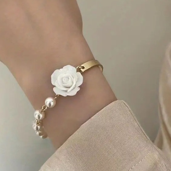 Pearls Gold Bangle Elegant White Flower Bracelet- NEW - Picture 4 of 4